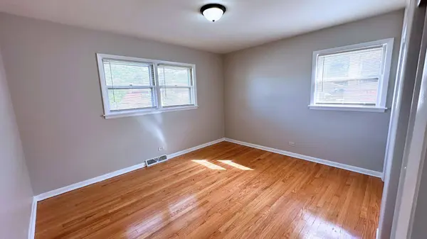 944 E 163rd Place, South Holland, IL 60473