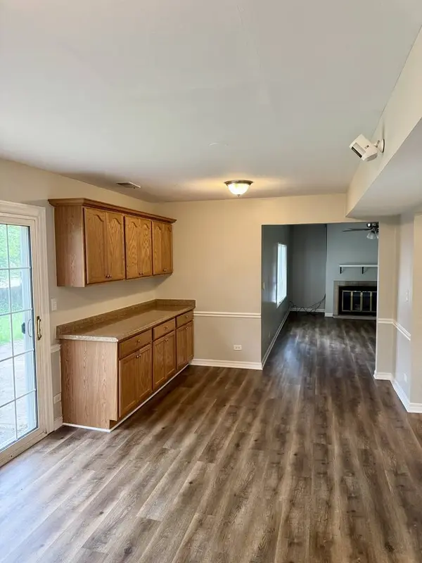 716 Shining Water Drive, Carol Stream, IL 60188