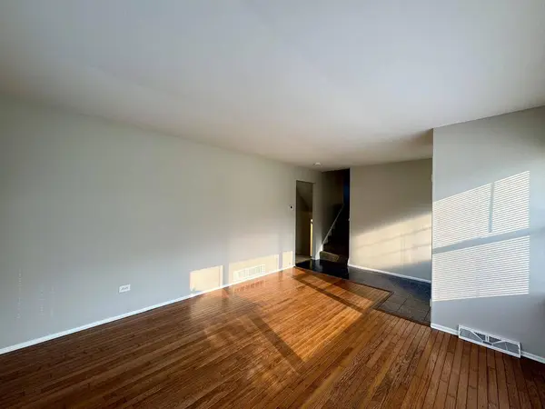 4230 Barry Lane, Oak Forest, IL 60452
