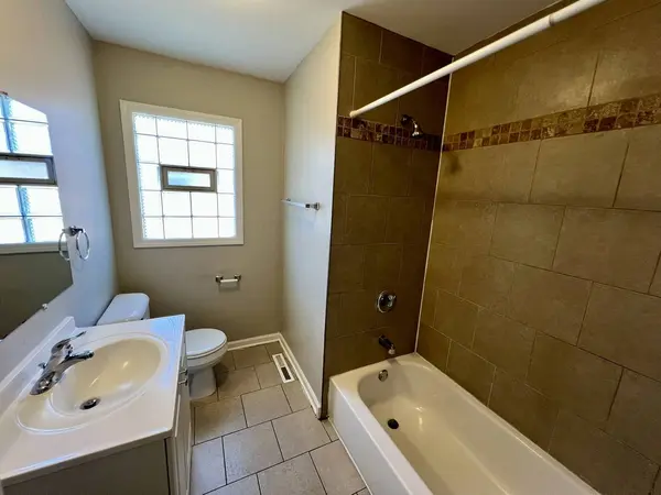 17415 BURNHAM Avenue, Lansing, IL 60438