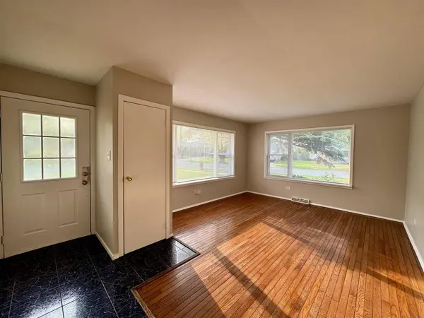 4230 Barry Lane, Oak Forest, IL 60452