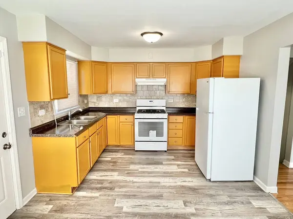 17415 BURNHAM Avenue, Lansing, IL 60438