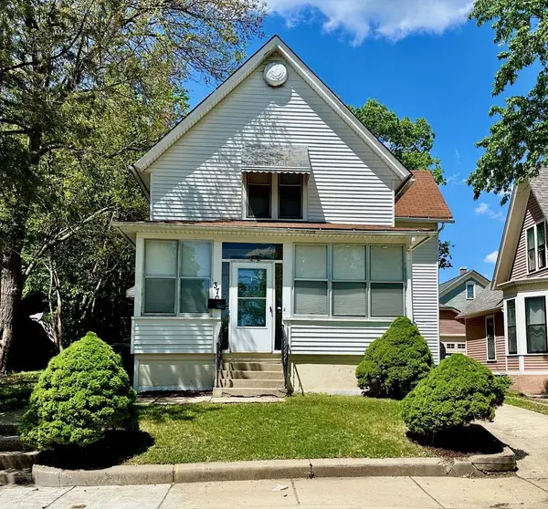 370 North Street, Elgin, IL 60120