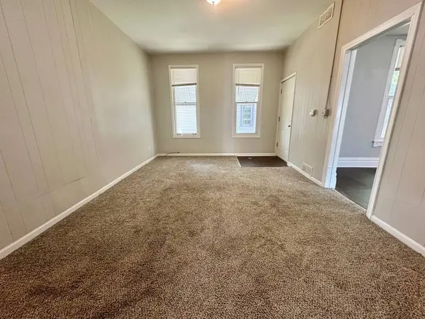 370 North Street, Elgin, IL 60120