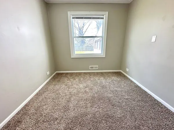 1152 Hiawatha Drive, Elgin, IL 60120