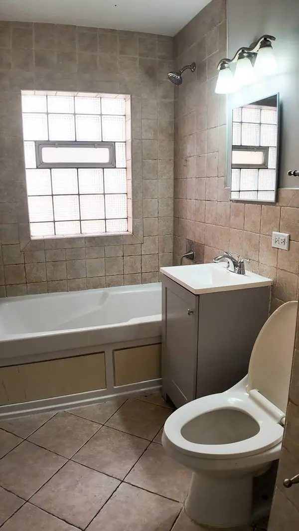 3443 N Page Avenue, Chicago, IL 60634