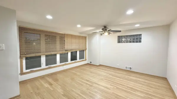6005 S Menard Avenue, Chicago, IL 60638