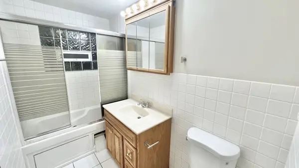 6005 S Menard Avenue, Chicago, IL 60638