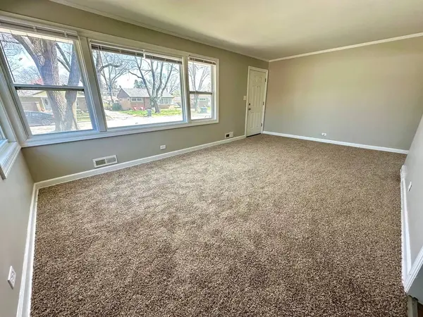 1152 Hiawatha Drive, Elgin, IL 60120