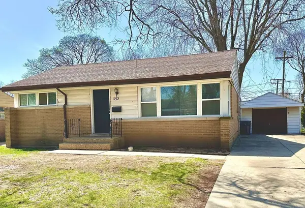 1152 Hiawatha Drive, Elgin, IL 60120