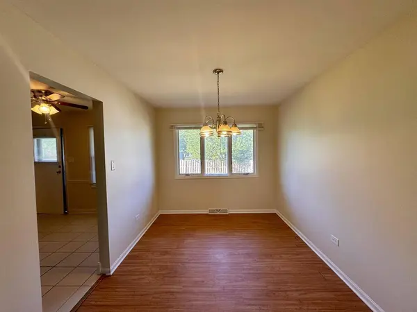 19252 Oakwood Avenue, Lansing, IL 60438