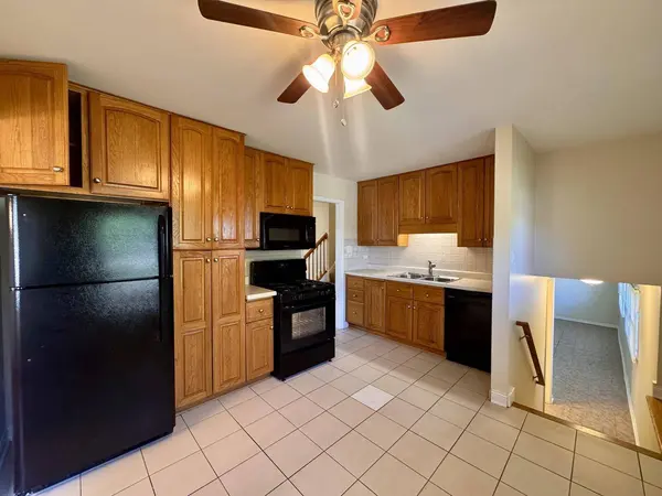 19252 Oakwood Avenue, Lansing, IL 60438