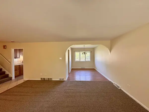 19252 Oakwood Avenue, Lansing, IL 60438