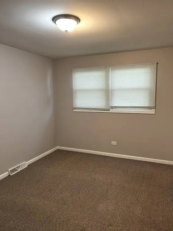 2724 Lake Park Drive, Lynwood, IL 60411