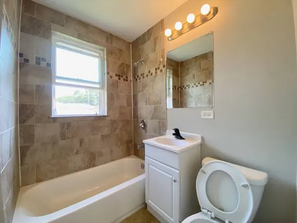 2745 179th Street, Lansing, IL 60438