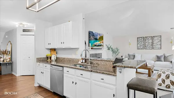 14571 Club Circle Drive, Oak Forest, IL 60452