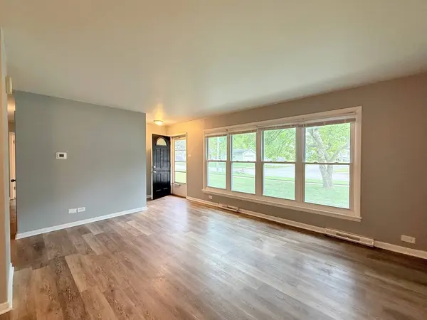 930 Coach Road, Homewood, IL 60430