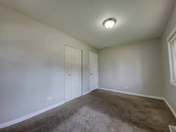 349 E Maple Drive, Glenwood, IL 60425