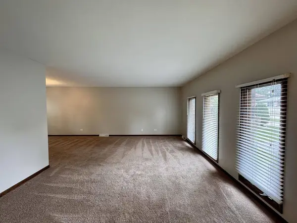 17945 Maple Street, Lansing, IL 60438