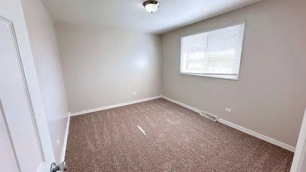 1325 E 168th Place, South Holland, IL 60473