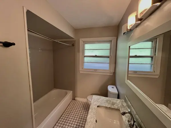 12513 S McVickers Avenue, Palos Heights, IL 60463