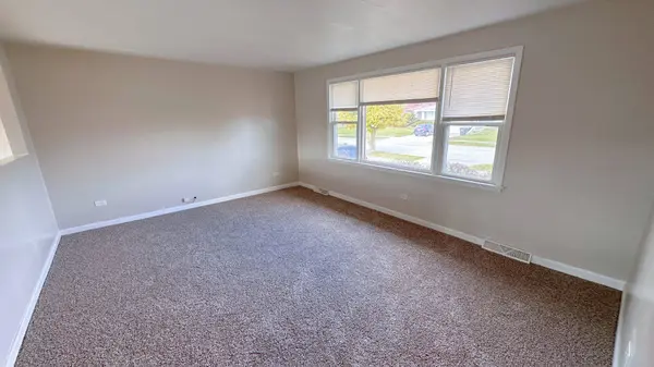 1325 E 168th Place, South Holland, IL 60473