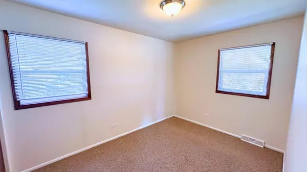 231 E Tulip Drive, Glenwood, IL 60425