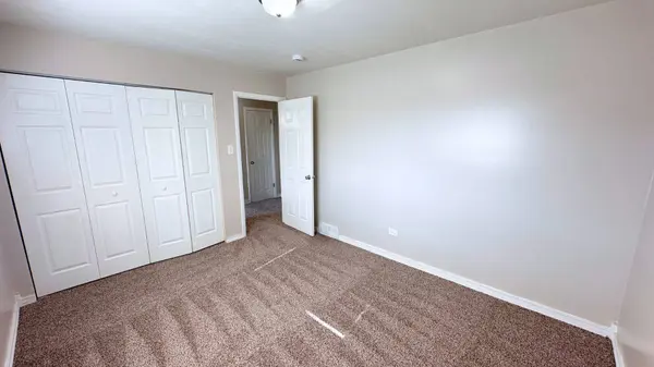 1325 E 168th Place, South Holland, IL 60473