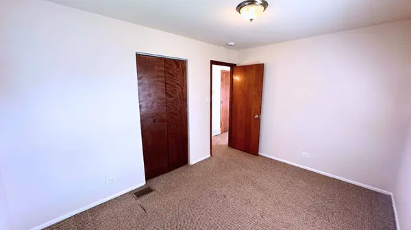 231 E Tulip Drive, Glenwood, IL 60425