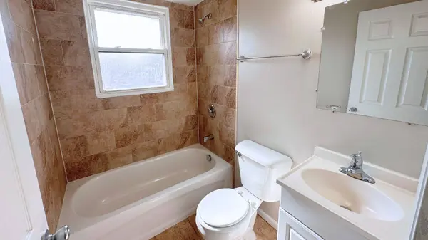 1325 E 168th Place, South Holland, IL 60473