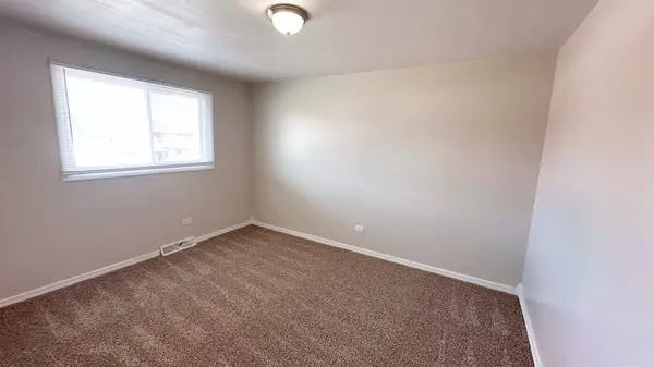 1325 E 168th Place, South Holland, IL 60473