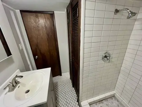 12513 S McVickers Avenue, Palos Heights, IL 60463