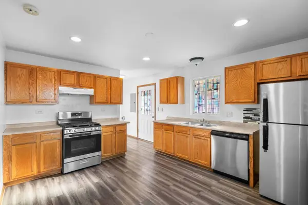 18945 W Old Plank Road, Grayslake, IL 60030