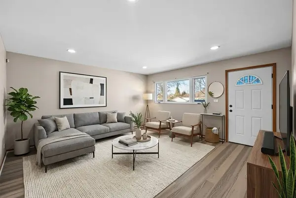 18945 W Old Plank Road, Grayslake, IL 60030