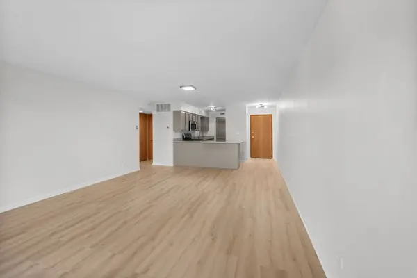 5840 W Lawrence Avenue #405, Chicago, IL 60630