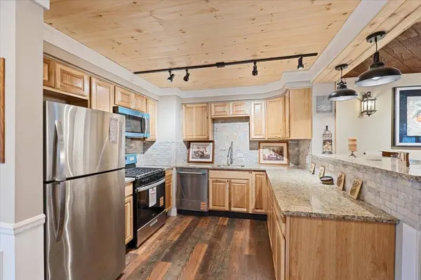 27 Maple Avenue, Lake Zurich, IL 60047