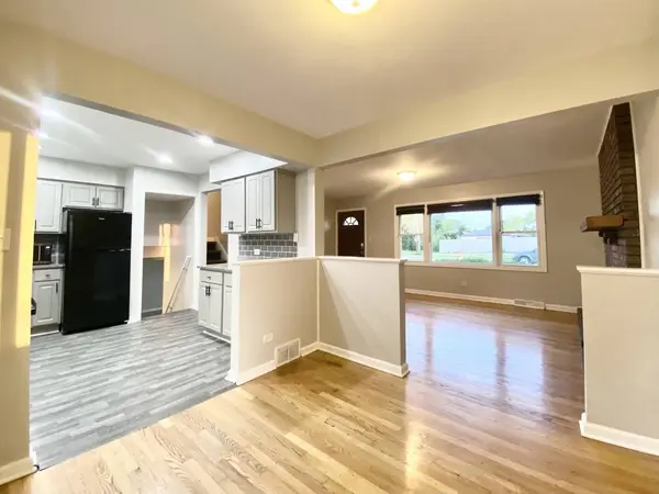 112 E 160th Place, South Holland, IL 60473