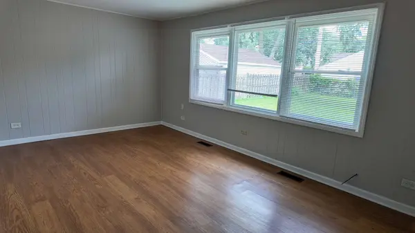 746 E 157th Street, South Holland, IL 60473