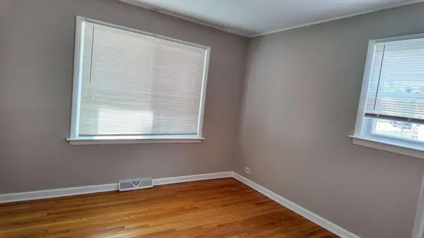 746 E 157th Street, South Holland, IL 60473