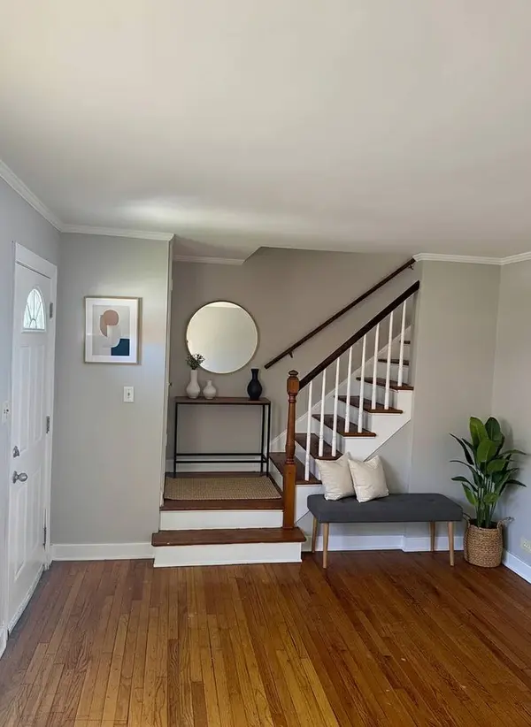 2218 S 11th Avenue, Broadview, IL 60155