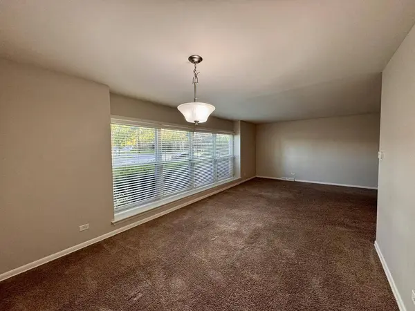 900 W Strieff Lane, Glenwood, IL 60425