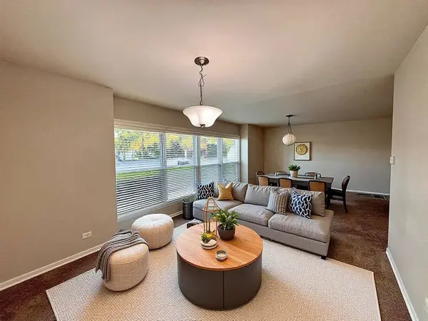 900 W Strieff Lane, Glenwood, IL 60425