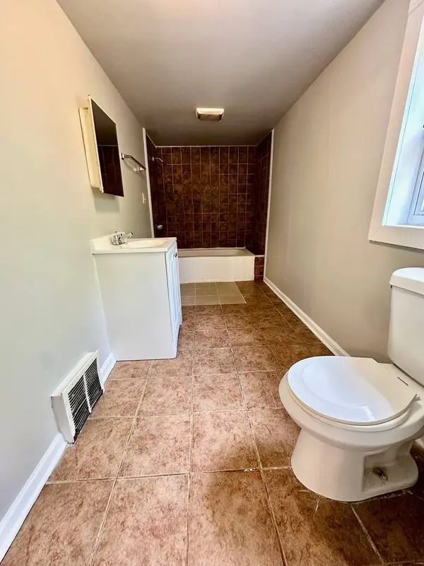 50 Sheridan Street, Elgin, IL 60123