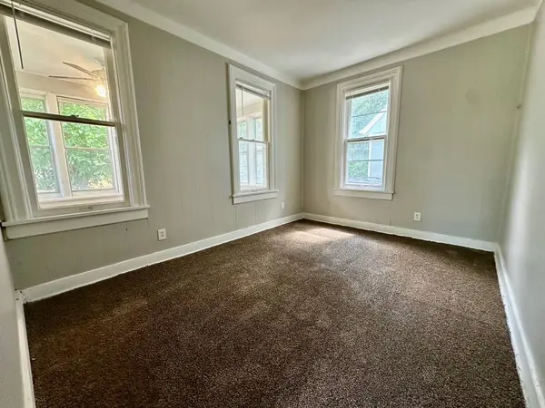 50 Sheridan Street, Elgin, IL 60123