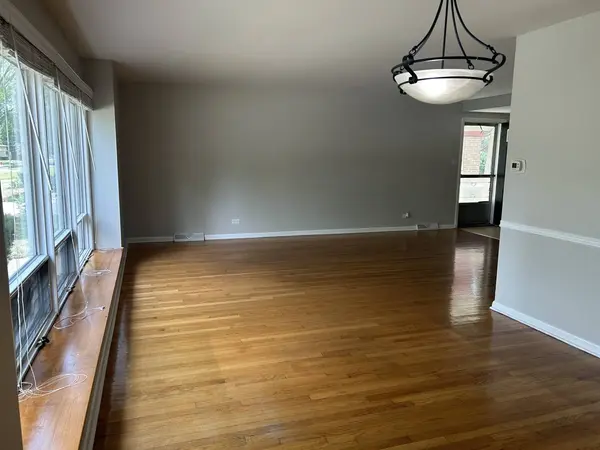 330 W Holly Court, Glenwood, IL 60425