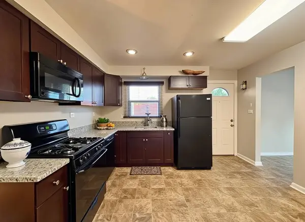 900 W Strieff Lane, Glenwood, IL 60425