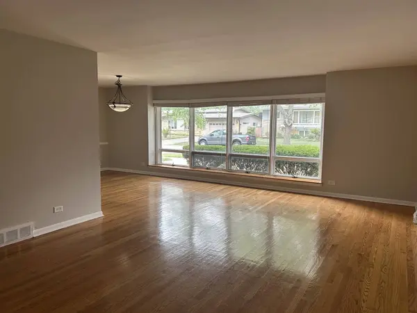 330 W Holly Court, Glenwood, IL 60425