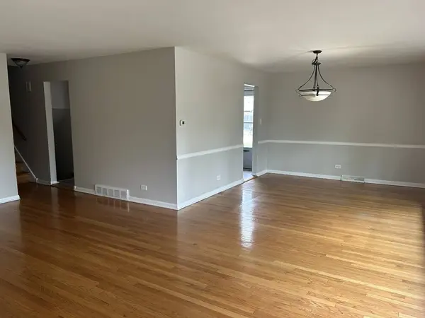 330 W Holly Court, Glenwood, IL 60425