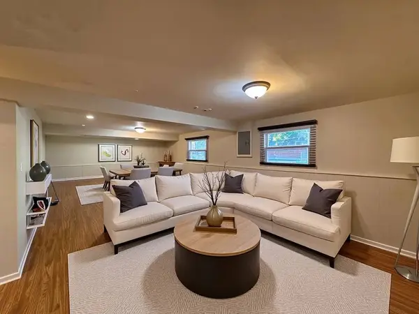 900 W Strieff Lane, Glenwood, IL 60425