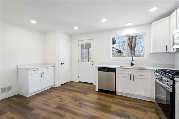 122 S Park Street, Westmont, IL 60559